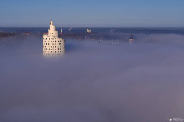 Tigutorn in fog